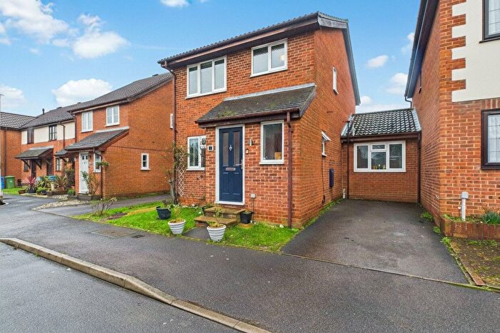 3 Bedroom Link Detached House For Sale In Lancashire Hill, Warfield, Berkshire, RG42