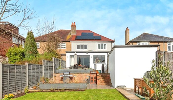 4 Bedroom Semi Detached House For Sale In Moreton Road, Worcester Park, Surrey, KT4