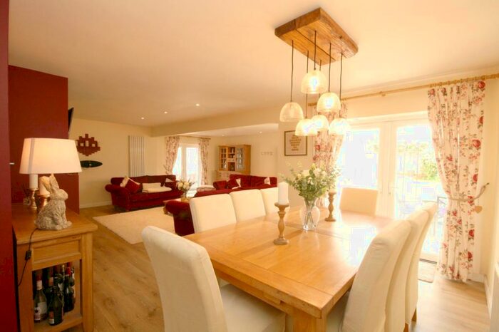 3 Bedroom Detached House For Sale In London Road, Wheatley, OX33