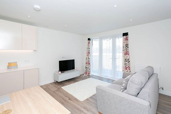 1 Bedroom Flat To Rent In Frogmore Avenue, Watford, WD17