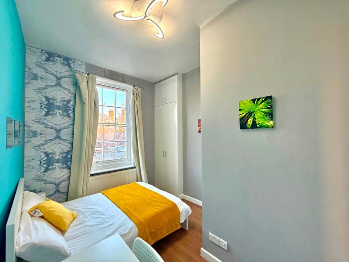 2 Bedroom Flat To Rent In Eversholt Street, London, NW1