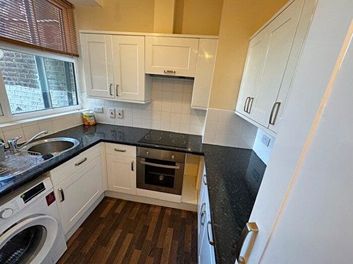 1 Bedroom Semi-detached House To Rent In Seaside Road, Eastbourne, BN21