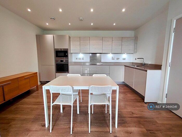 2 Bedroom Flat To Rent In Luff Court, London, E3