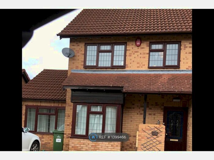 4 Bedroom Semi-Detached House To Rent In Gaddesden Cres, Milton Keynes, MK7