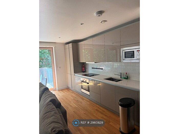 2 Bedroom Flat To Rent In Rodney Road, London, SE17