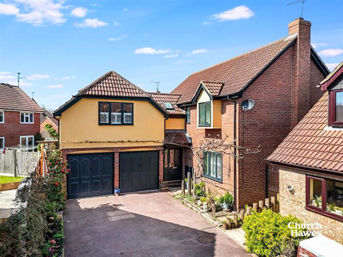 5 Bedroom Detached House For Sale In Leslie Park, Burnham-On-Crouch, CM0