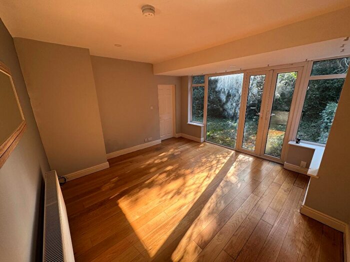 1 Bedroom Flat To Rent In Raleigh Street, Arboretum, Nottingham, NG7