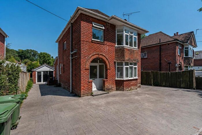 3 Bedroom Detached House For Sale In Bridge Road, Bursledon, Hampshire, SO31