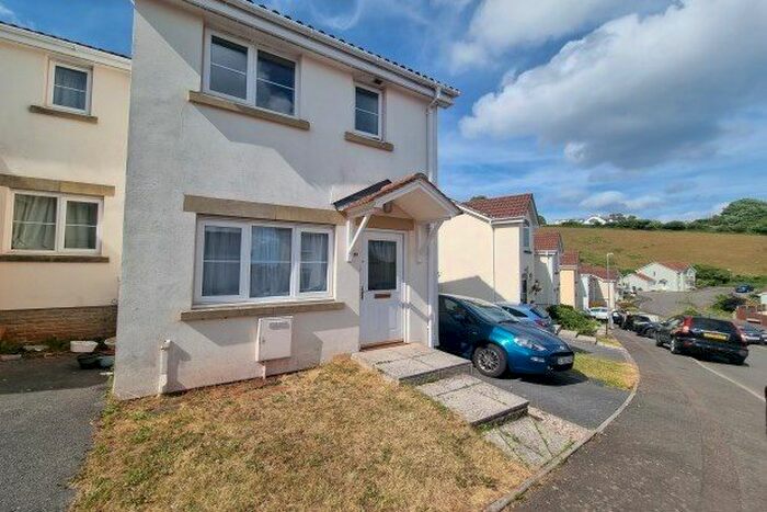 2 Bedroom Property To Rent In Leeward Lane, Torquay, TQ2