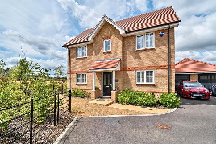 3 Bedroom Detached House For Sale In Bunch Grove, Yatelely, GU46