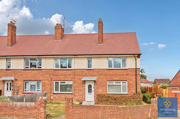 2 Bedroom Maisonette For Sale In Mawney Close, Collier Row, RM7