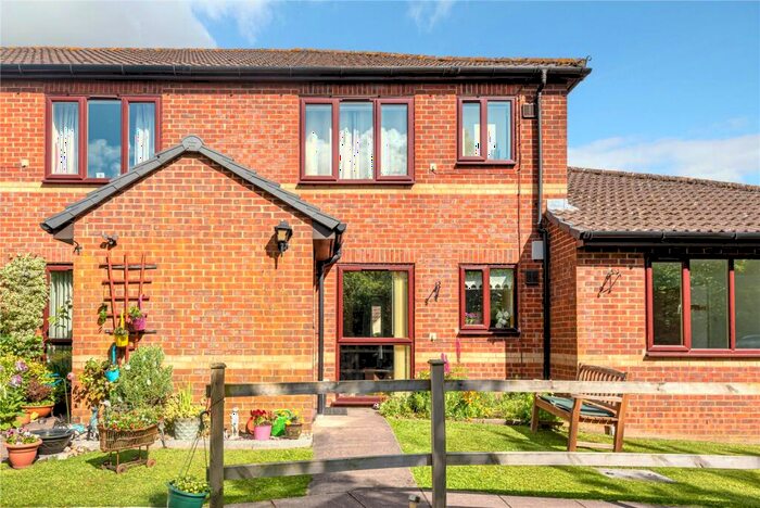 1 Bedroom Maisonette For Sale In St. Marys Close, Alton, Hampshire, GU34