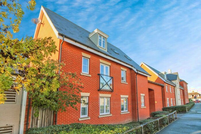 2 Bedroom Flat To Rent In Priory Chase, Rayleigh, SS6