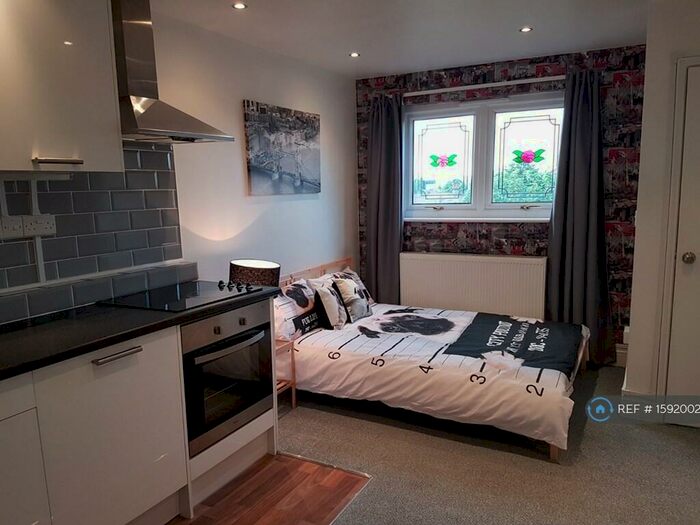 Studio To Rent In Ceres Road, London, SE18