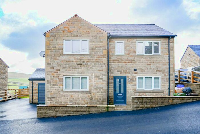 4 Bedroom Detached House To Rent In Burnley Road, Bacup, OL13