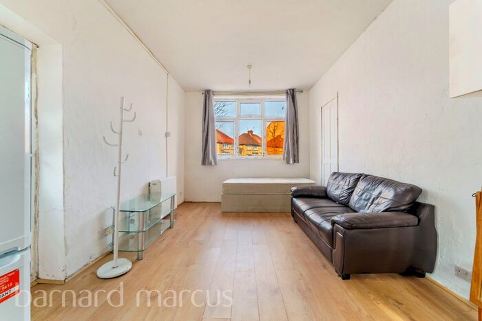 Studio To Rent In Raleigh Road, Feltham, TW13