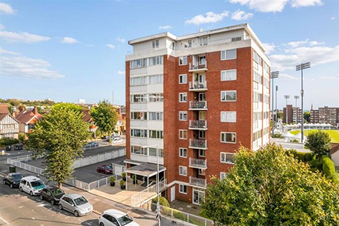 2 Bedroom Apartment For Sale In Cromwell Road, Hove, BN3