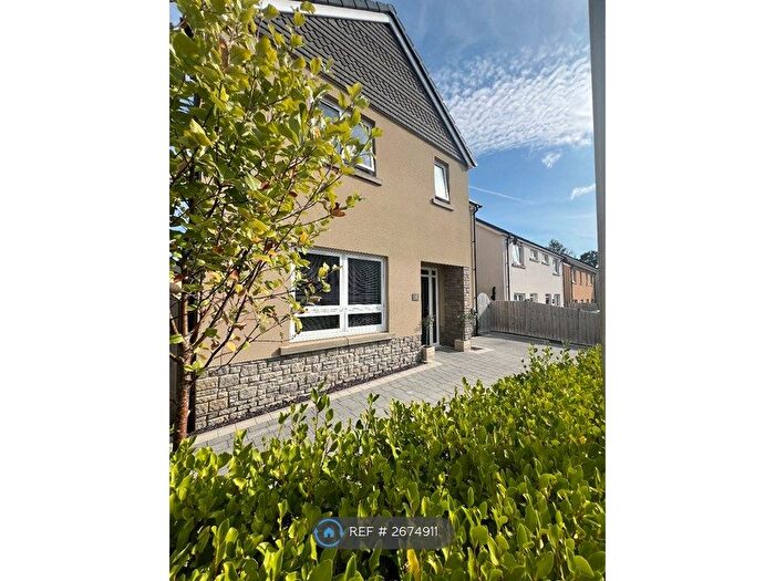 5 Bedroom Detached House To Rent In Parc Y Neuadd, Carmarthen, SA31