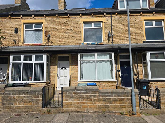 3 Bedroom Terraced House For Sale In Evelyn Avenue, Thornbury, Bradford, BD3