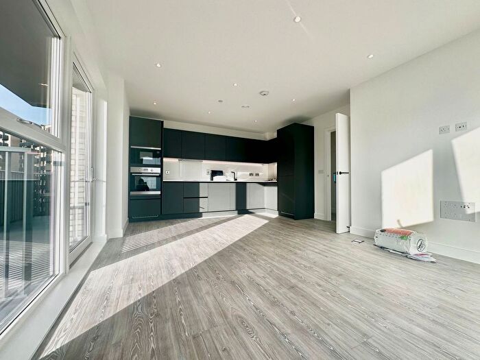 2 Bedroom Flat To Rent In Pavana Square, Brentford, TW8