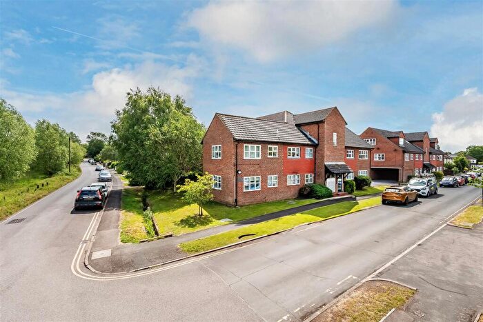 1 Bedroom Apartment For Sale In Woodfield Close, Ashtead, KT21
