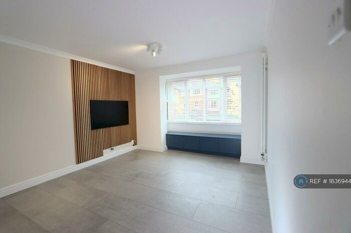 1 Bedroom Flat To Rent In Kingsworthy Close, Kingston Upon Thames, KT1