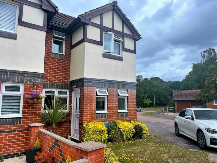 2 Bedroom Semi-Detached House To Rent In Lyndsey Close, Farnborough, GU14