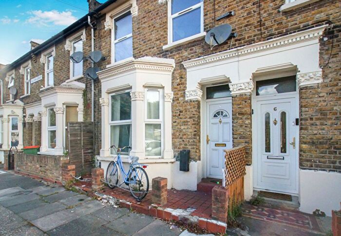 3 Bedroom Terraced House For Sale In Torrens Square, London, E15