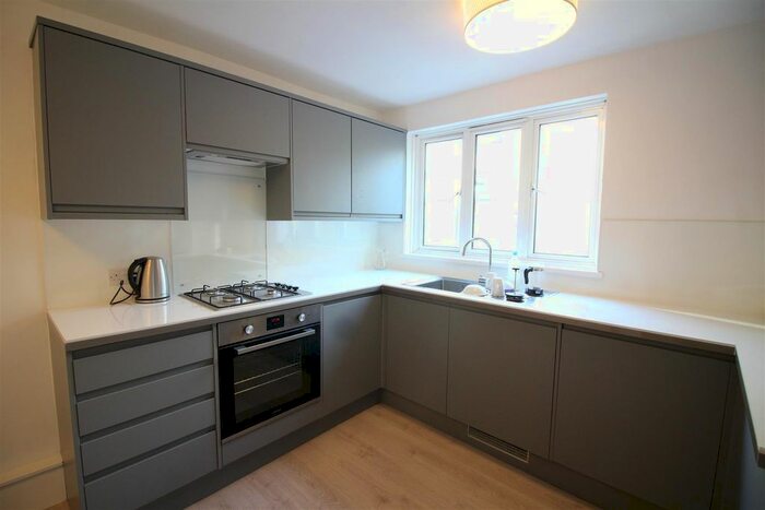 2 Bedroom Flat To Rent In Boleyn Road, London, N16