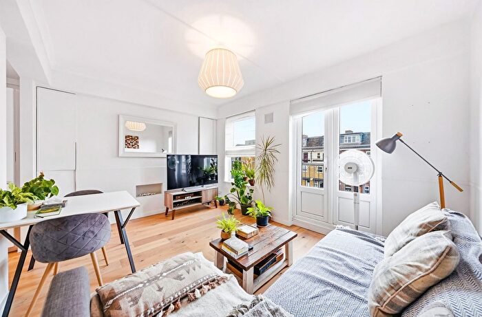 2 Bedroom Maisonette For Sale In Milk Yard, London, E1W