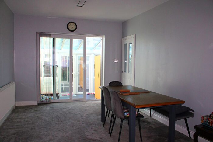 4 Bedroom Semi-Detached House To Rent In Colin Park Road, London, NW9