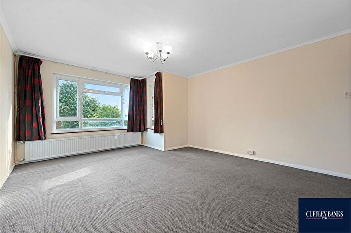 2 Bedroom Maisonette To Rent In Jordan Road, Perivale, Middlesex, UB6