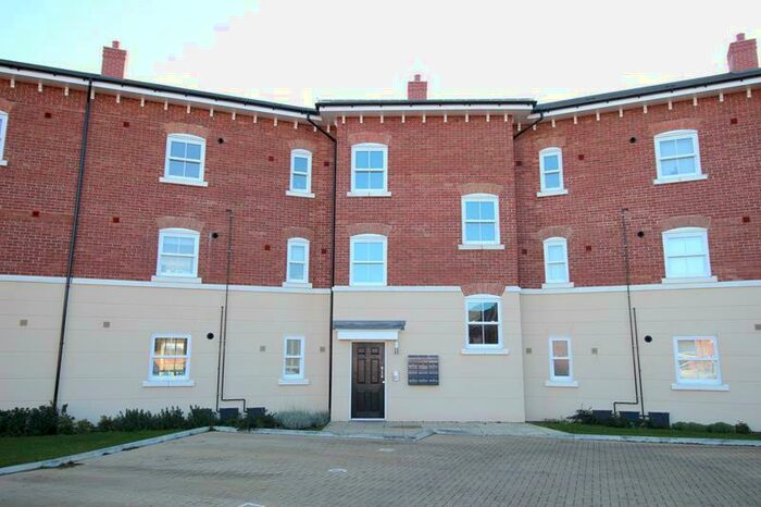 2 Bedroom Flat To Rent In Saxon Court, Terrington Place, MK40
