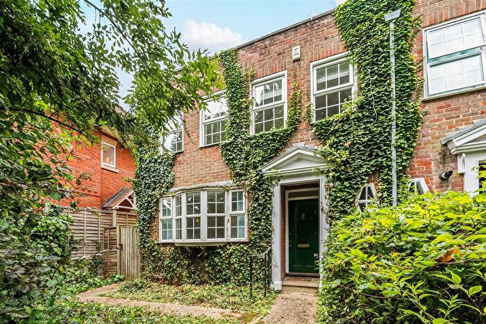 3 Bedroom End Terrace House To Rent In The Farthingales, Maidenhead, SL6