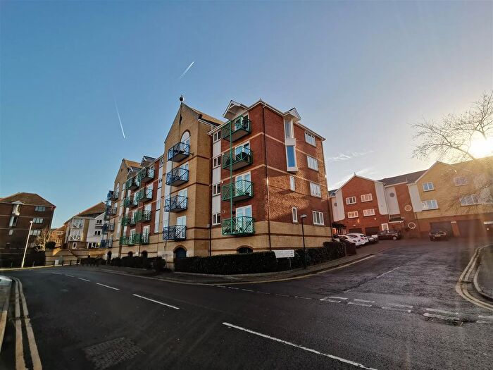 2 Bedroom Flat For Sale In Abbotsford House, Marina, Swansea, SA1