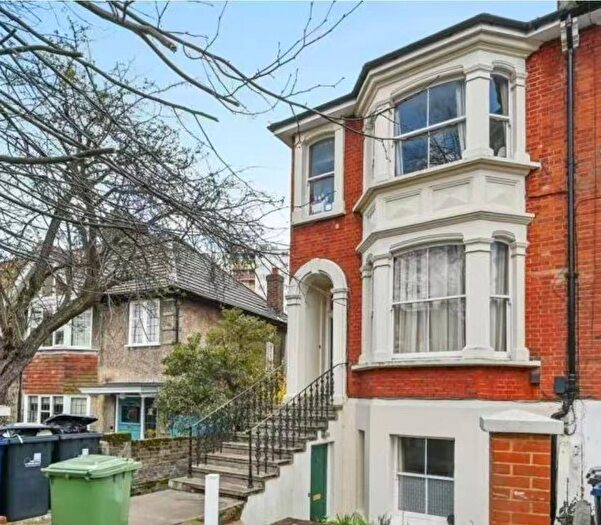 2 Bedroom Flat To Rent In Heathfield Road, Acton, W3