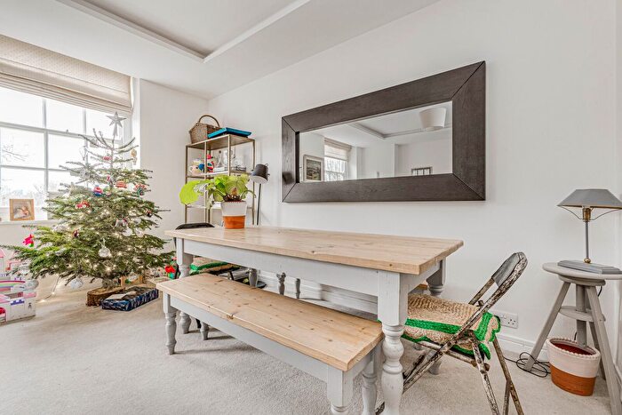 3 Bedroom Flat To Rent In Rivermead Court, Ranelagh Gardens, SW6