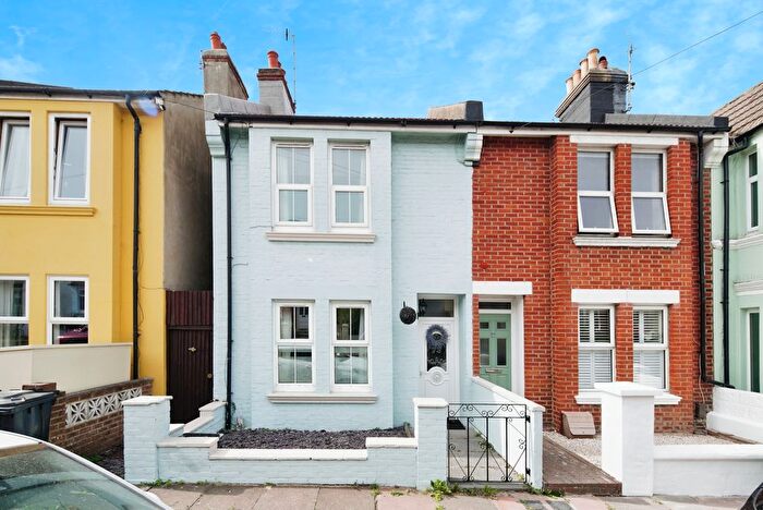2 Bedroom End Of Terrace House For Sale In Redvers Road, Brighton, East Sussex, BN2