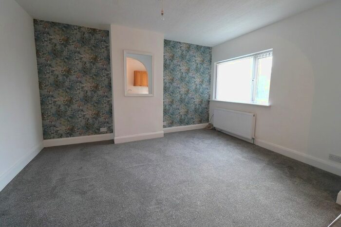 2 Bedroom Maisonette To Rent In Eastwood Road, Rayleigh, SS6