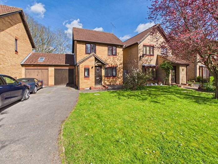 3 Bedroom Link Detached House For Sale In Hirstwood, Tilehurst, Reading, RG30