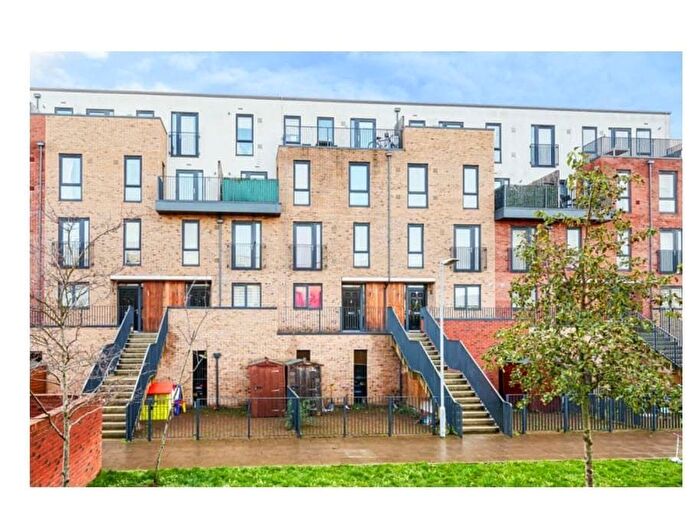 3 Bedroom Flat To Rent In Trevor Roper Close, Ilford, Essex, IG1