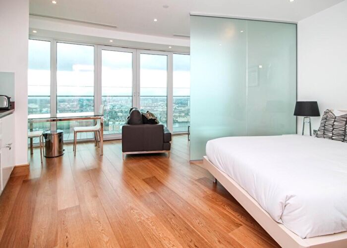 Flat To Rent In Crossharbour Plaza, Canary Wharf, London, E14