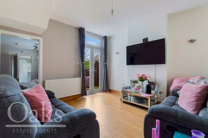 3 Bedroom End Of Terrace House To Rent In Dalmally Road, Addiscombe, CR0