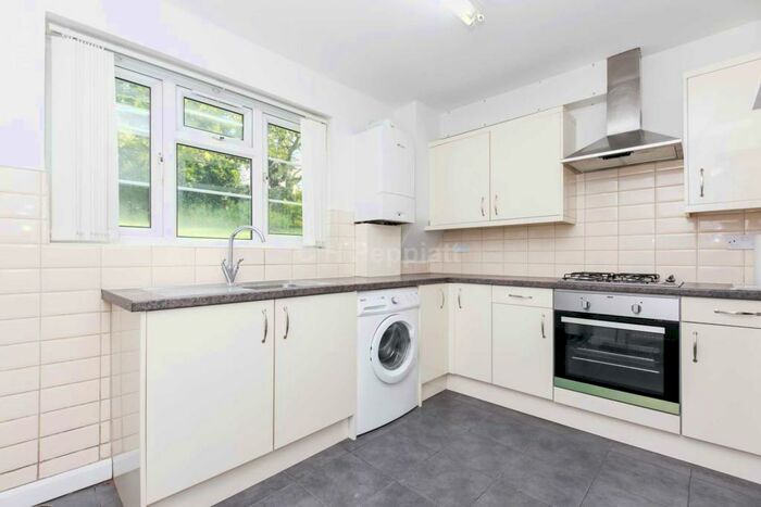 3 Bedroom Apartment To Rent In Bunns Lane, Mill Hill, NW7
