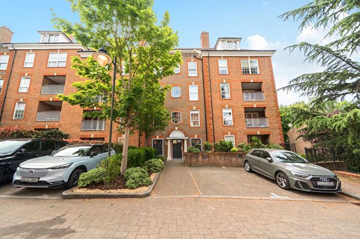 1 Bedroom Flat For Sale In Ashridge Close, Finchley, N3
