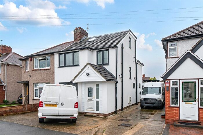 4 Bedroom Semi-detached House For Sale In Monmouth Road, Hayes, UB3