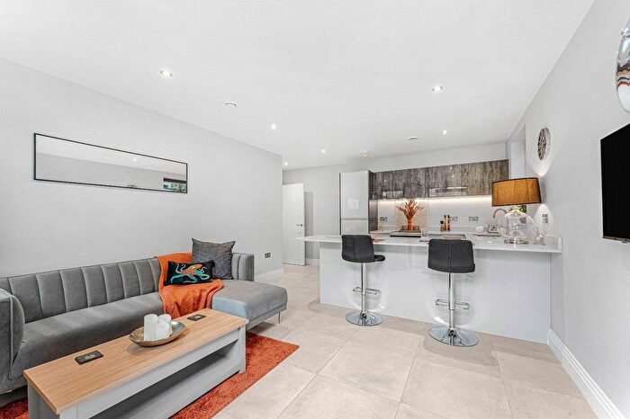 1 Bedroom Flat For Sale In Brownlow Road, London, N11
