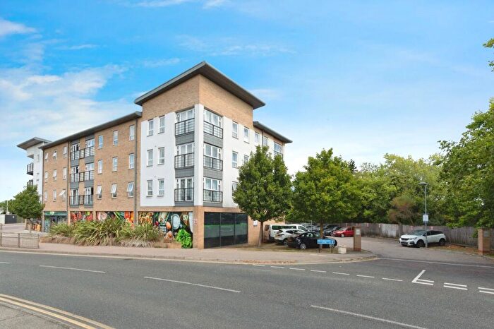 2 Bedroom Flat For Sale In Southernhay Close, Basildon, Essex, SS14