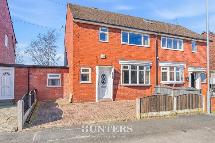 2 Bedroom Semi Detached House For Sale In York Road West, Alkrington, Manchester, M24