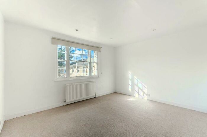 4 Bedroom Terraced House To Rent In Langford Green, Denmark Hill, London, SE5